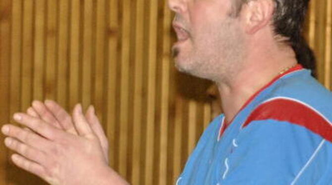 Erreicht er seine Mannschaft noch? Trainer Jochen Digel.  FOTO: NIETHAMMER