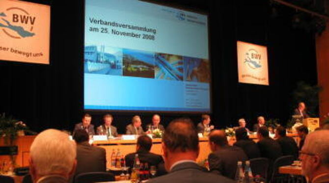 Viel Konfliktstoff gab es bei der Verbandsversammlung der Bodenseewasserversorgung in Sindelfingen.  GEA-FOTO: LENSCHOW