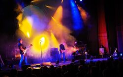 Opulent war die Licht-Show des Pink-Floyd-Tribute in der Stadthalle. FOTO: GLITZ