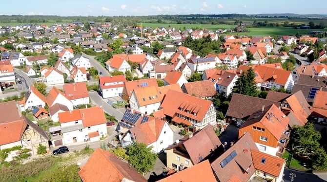 Diesmal liegt Ofterdingen vorn. Der Bürgermeister lobt seine Baugebiete und die Infrastruktur.  GEA-FOTO: MEYER