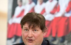 Rechtsanwalt Ulrich Weber während einer Pressekonferenz zum sexuellen Missbrauch von Kindern bei den Regensburger Domspatzen.