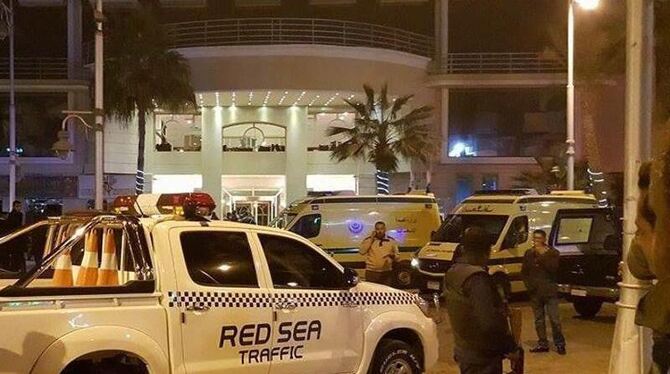 Sicherheitskräfte vor dem Hotel. Foto: Stringer