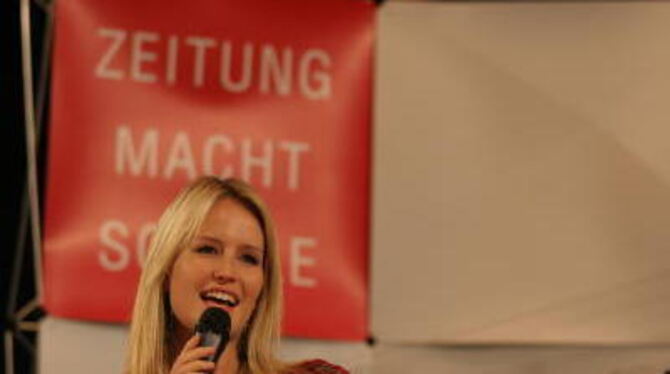 Lästert im ZmS-Interview über Hassfächer, färbt ihre Haare mit Wasserstoff und schreibt einen ganzen Berg Autogramme für ihre Fa