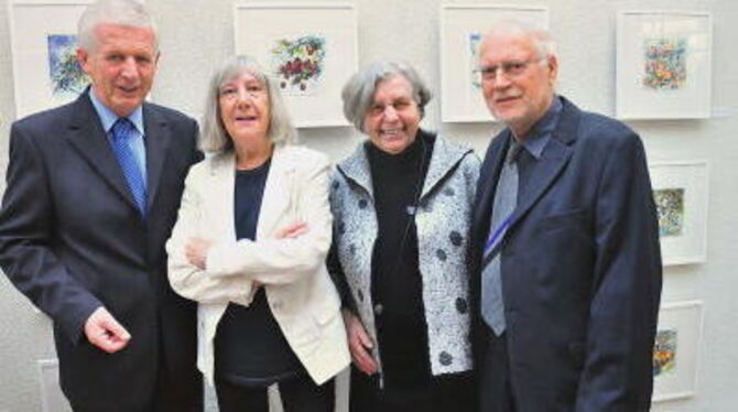 Vor der 46. Rathauskunstausstellung (von links): Oberbürgermeister Dieter Hauswirth, Dr. Brigitte Bausinger, Hilde und Ludwig Fr
