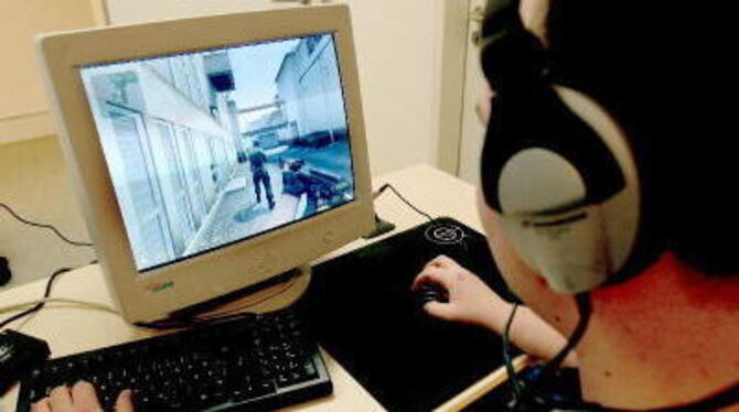 Spielsucht am Computer: auch in der Jugendarbeit ein Thema. ARCHIVFOTO: DPA