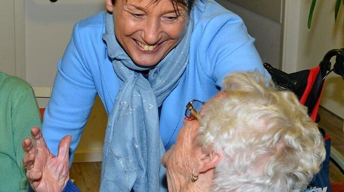 Hatte gleich einen guten Draht zu den Gästen der Tagespflege und Bewohnern der ambulant betreuten Wohngemeinschaft: Sozialminist