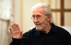 Der griechisch-österreichische Bildhauer Joannis Avramidis verstarb im Alter von 93 Jahren in Wien. Foto: Roland Schlager/APA