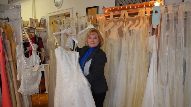 Gunda Schneiderbauer in ihrer Braut- und Abendmoden-Boutique in Pfullingen: Für intensive Beratung ohne Kleiderkauf verlangt sie