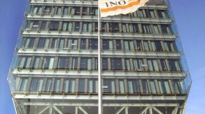 Die ING-Bank in Amsterdam. Das »Schiff« ist auf rauher See und braucht Hilfe von der niederländischen Regierung. FOTO: DPA
