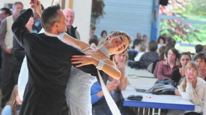 Tanzssport auf höchstem Niveau gab es beim Fest des TC Schwarz-Weiß zu sehen. FOTO: TRINKHAUS
