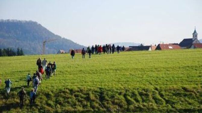 Der letzte Anstieg vor dem Ziel: Bald gibt's Vesper und Geschichten in der &raquo;Linde&laquo;. FOTOS: EBER