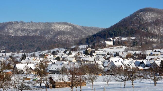 Siedlung im Tal – der Mössinger Ortsteil Talheim, der idyllisch am Albtrauf liegt, verdankt seinen Namen seiner Lage.  GEA-FOTO: