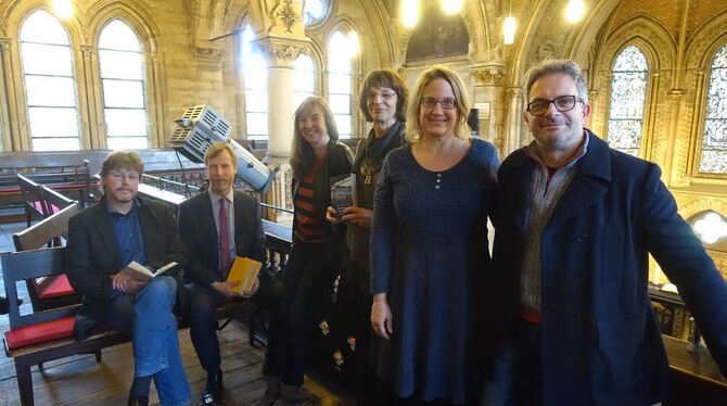 Ulrich Zwißler (von links), Johannes Eißler, Ursula Heller, Astrid Gilch-Messerer und Karen Schultze und Enrico Urbanek vom Thea