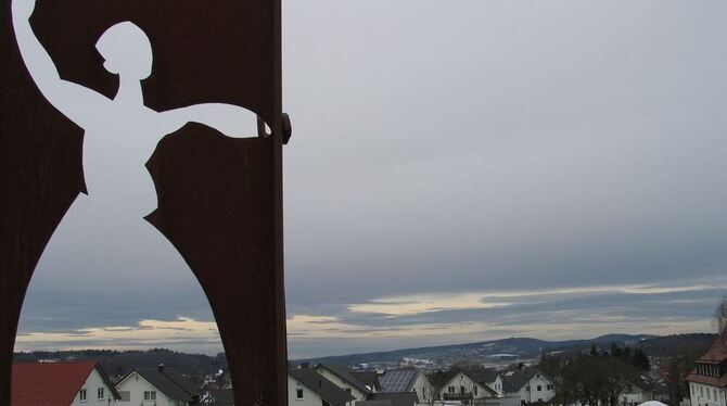 Zwischen Kunst auf dem Wall und ersten Häusern kommen noch vier Bauplätze. FOTO: OEL