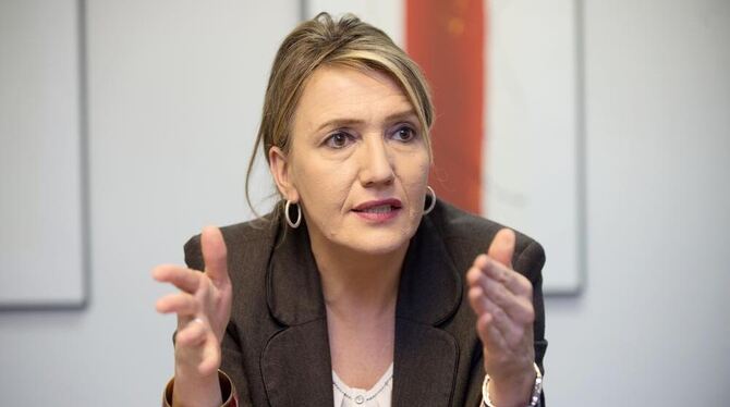Grünen-Bundesvorsitzende Simone Peter hält nichts davon, Podiumsdiskussionen mit AfD-Beteiligung zu boykottieren: "Mir ist es li