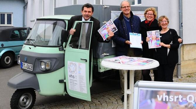 Piaggio auf Reisen: Gestern startete das VHS-Infomobil in Betzingen seine Tour durchs Stadtgebiet. Dabei wird auch das neue Prog