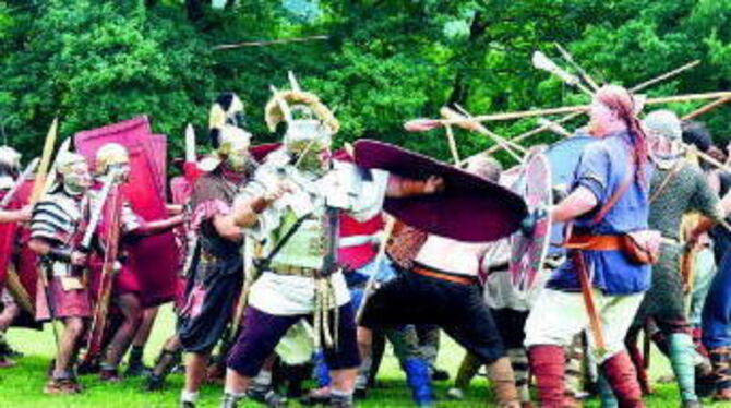 So könnte es gewesen sein: Das beim Römerfest in Szene gesetzte Aufeinanderprallen von Legionären und Alamannen scheint es nicht