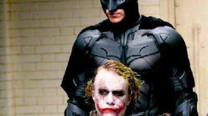 Brillante Darsteller: Christian Bale als Batman und Heath Ledger als Joker.  
FOTO: DPA