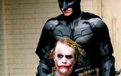 Brillante Darsteller: Christian Bale als Batman und Heath Ledger als Joker.  
FOTO: DPA