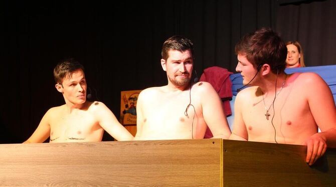 Die Herren machen beim Oberstetter Bürgerball Wellness.