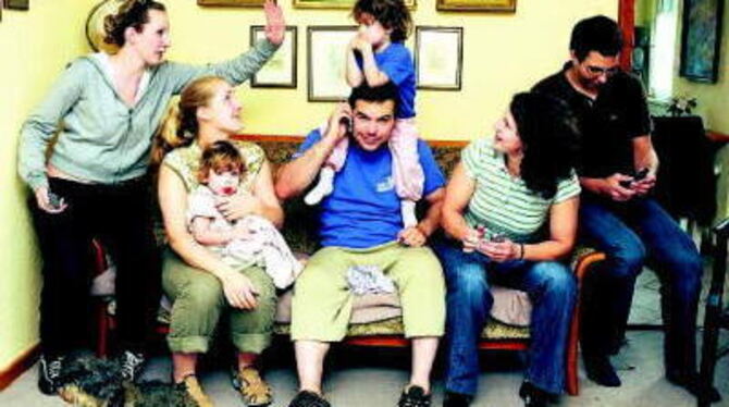 Jubel und Trubel in Bronnweiler, wo gestern Vereinskollegen und Freunde von Ole Bischof den Paukenschlag in Peking feierten (von