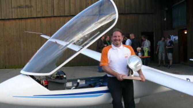 Den Kunstflugschein hat er erst vor einem Jahr gemacht, jetzt belegte er bei den Deutschen Meisterschaften den dritten Platz: Ol