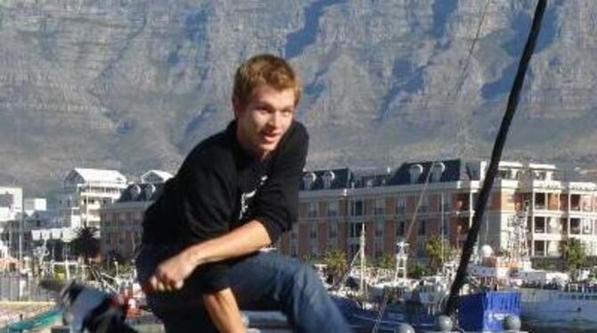 Rope Skipping vor Kapstadts Tafelberg: Markus Müller.  FOTO: PR