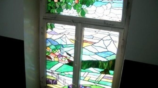 Dieses Glasfenster wurde Mitte Juni aus dem Haus Reutlinger Straße 56 in Metzingen entwendet. Auch wenn der Anlass betrüblich is