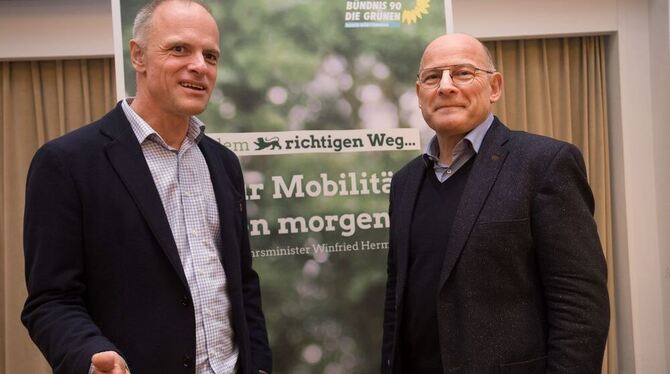 Zwei Altgediente, die sich verstehen: Verkehrsminister Winfried Hermann (rechts) war Thomas Poreskis Wunschgast für den Auftakt