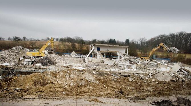 Nicht mehr viel übrig vom Ex-Praktikermarkt: Gebäude und Parkdeck sind inzwischen abgerissen. FOTO: TRINKHAUS
