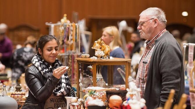 60 Händler aus dem süddeutschen Raum waren am Wochenende beim ersten »Antik- und Sammlermarkt« präsent. FOTO: TRINKHAUS