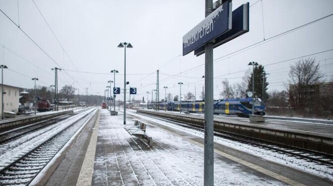 Elf Tage nach dem schweren Zugunglück in Bad Aibling wird die Strecke wieder freigegeben. Bei dem Zusammenstoß zweier Züge st