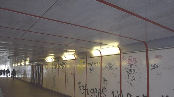 LED-Lampen in Unterführungen sorgen für mehr Klimaschutz: hier die einst vom Architekten Dieter Luz gestaltete Unterführung an d