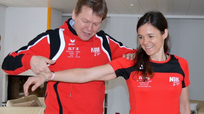 Michael Wolf coacht die Kusterdinger Läuferinnen, hier Anja Karau. FOTO: VEY Michael Wolf coacht die Kusterdinger Läuferinnen, hier Anja Karau. FOTO: VEY