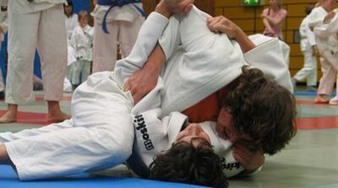 Gut 200 junge Judoka ermittelten in Pfullingen ihre Meister für die Landkreise Reutlingen und Tübingen.
GEA-FOTO: SCHEIB