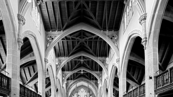 Blick ins 150 Jahre alte Schiff der Dettinger Stiftskirche. FOTO: KIRCHE
