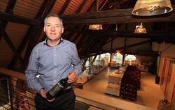 Der erste Metzinger Biowein wurde von der Sonne des überdurchschnittlichen Weinjahrs 2015 verwöhnt. Jörg Waldner als Vorsitzende