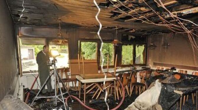 Den Sachschaden nach dem Brand im Café Fritz schätzt die Polizei auf 150 000 Euro.
GEA-FOTO: NIETHAMMER