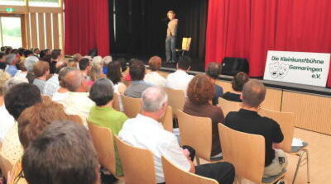 Die größte Veranstaltung für die Gomaringer Kleinkunstbühne: Rund 400 Besucher wollten Uli Keuler im neuen Kultursaal erleben. G