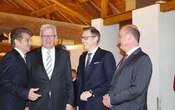 Ministerpräsident Winfried Kretschmann (Zweiter von links) bei den Verbänden der Familienunternehmer und Jungen Unternehmer auf 