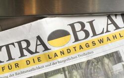 Gratis verteiltes «Extrablatt». Das Gratisblatt und Wahlplakate für die AfD stehen im Verdacht durch illegale Parteispenden f