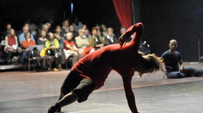 Einblicke ins Tanztheater: Anna Melnikova in Aktion. FOTO: NIETHAMMER