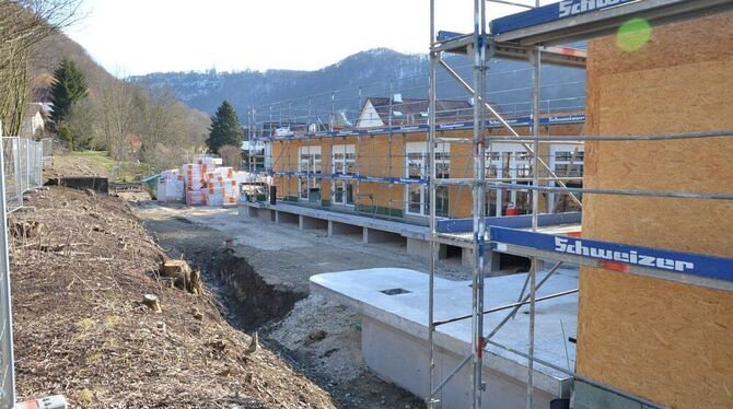 Der Bau des Kindergartens in der Bahnhofstraße (Rückseite) schlägt auch 2016 im Etat kräftig zu Buche. GEA-FOTO: SAUTTER