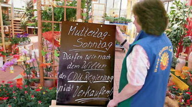 Plakativ statt durch die Blume: Reutlinger Gärtner-Protest gegen das Muttertags-Verkaufsverbot. FOTO: TRINKHAUS