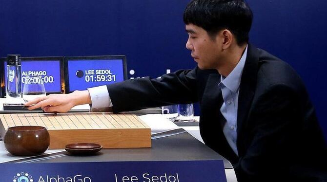 Die Google-Software AlphaGo hat zum dritten Mal den Go-Spitzenspieler Lee Sedol besiegt. Foto: Yonhap