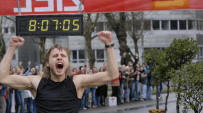 »Lauf um Dein Leben«: Schicksale vom Kaliber des Triathleten Andreas Niedrig im Film. FOTO: PR