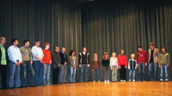 Sportler-Generationen: In der Leichtathletikabteilung des SV Auingen reicht die Bandbreite von neun bis über 70 Jahre. FOTO: KO