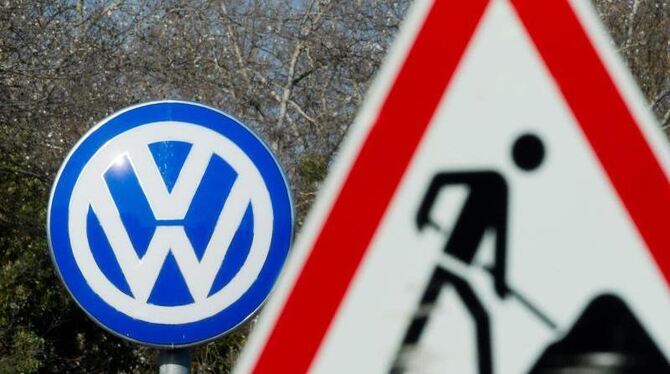 Nicht nur enttäuschte VW-Fahrer, auch Anleger fordern von Volkswagen wegen des Abgas-Skandals Wiedergutmachung. Es geht um Mi