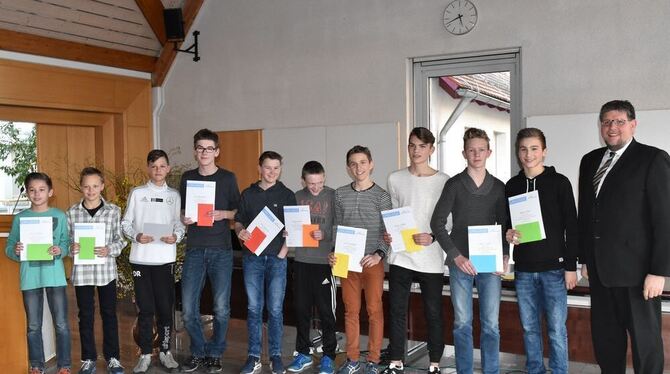 Zehnfach gut: Das Team vom Dietrich-Bonhoeffer-Gymnasium, das bei »Jugend trainiert für Olympia« den ersten Platz im Leichtathle
