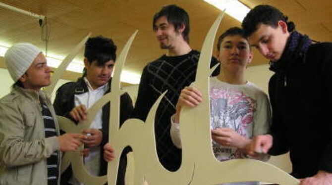 Haben Teamfähigkeit und Einsatz bewiesen (von links): die Bodelshausener Hauptschüler Serdar Ismenoglu, Adem Dinc, Renat Sagnaev